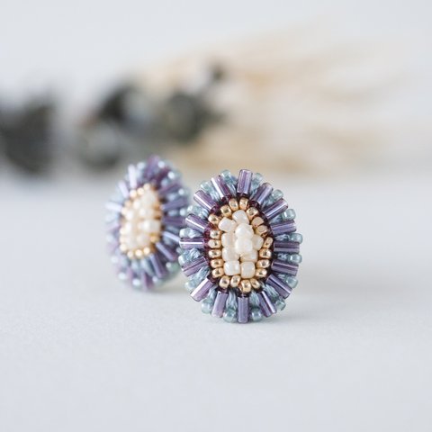 オートクチュール刺繍のピアス Oval-03／ Purple×Blue ※イヤリングに変更可