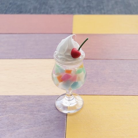 new＊純喫茶のクリームソーダ＊カラフルゼリー入り＊ソフトクリーム