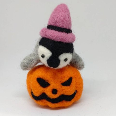 ハロウィン かぼちゃと魔法使いペンギン君2023
