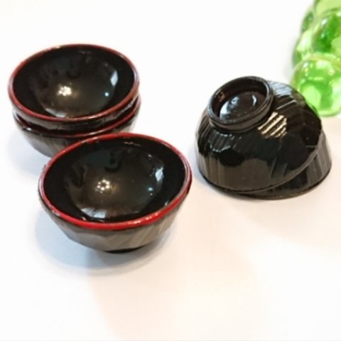 8個 V12 直径約24mm ミニチュア どんぶり 丼ぶり 黒に赤のフチ 汁椀 丼ぶり どんぶり