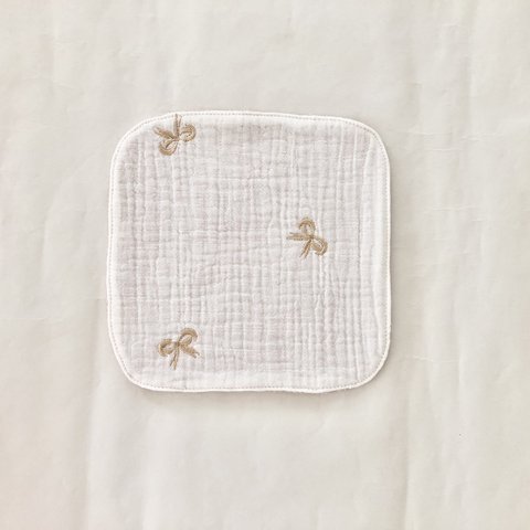 〖受注制作〗リボン刺繍ガーゼハンカチ𓂃𓈒𓏸