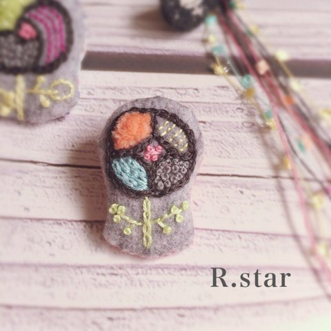 ほっこりなお花② 北欧 刺繍ブローチ