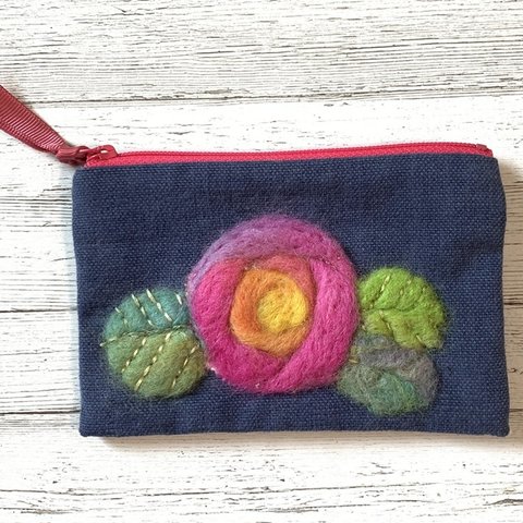 ニードルフェルト刺繍のカードケース