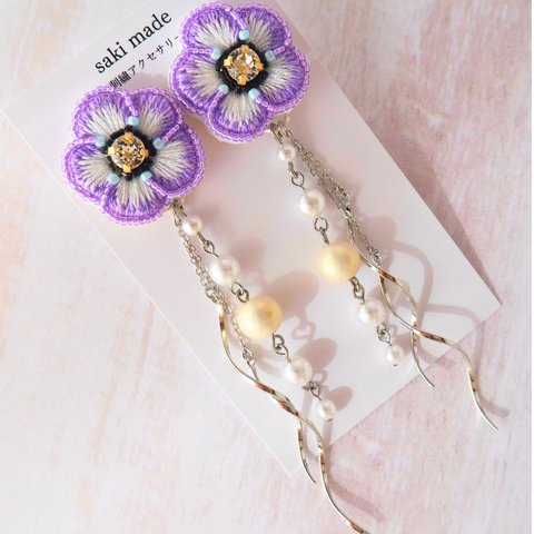 2way パープルのお花刺繍ロングピアス/イヤリング　ビーズとビジューのフラワー刺繍アクセサリー　紫のお花