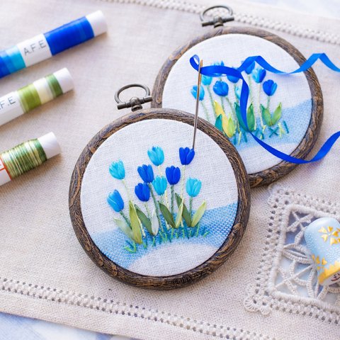 青色チューリップの花刺繍制作キット〜【リボン刺繍はじめませんか】シルクぼかしリボンで簡単に作れるキットです