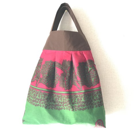 大きめ　トートバッグ　アフリカ　草木　花柄　Large tote bag  with African plants and flowers pattern