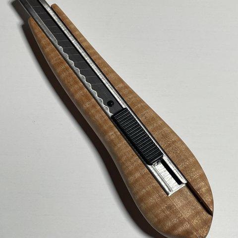 ギター材で作った木製スリムカッターナイフ～トラ杢メイプル削り出し