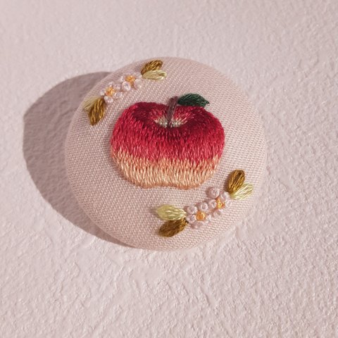 りんごの刺繍ブローチ/ヘアゴム