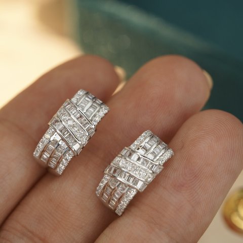 天然ダイヤモンドピアス0.76ct　k18