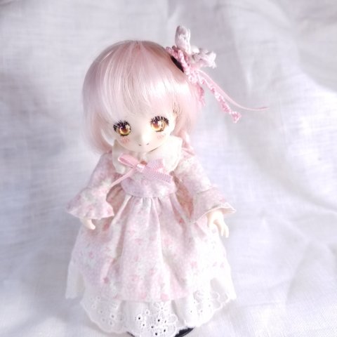 【オビツ11 服】小花ワンピース ヘアピン、パニエ付き【薄ピンク】