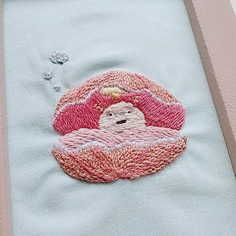 「ひとり暮らしの貝ちゃん」刺繍 アート 写真立て インテリア 雑貨  