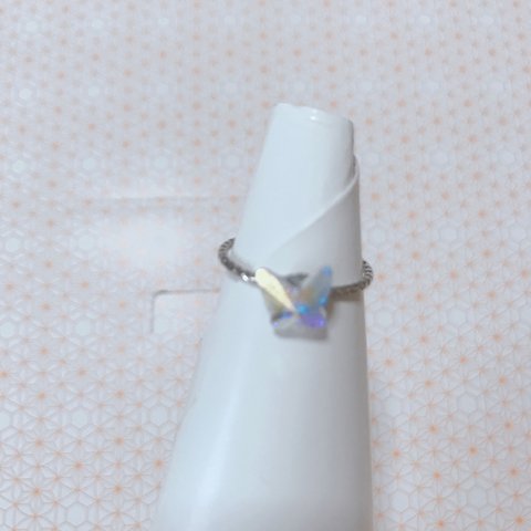オパール色の蝶々リング