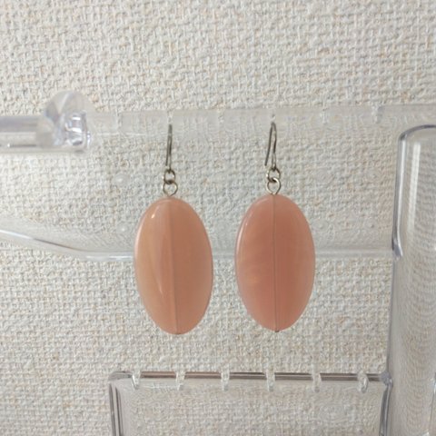 281 ダークピンクアクリルビーズのピアス