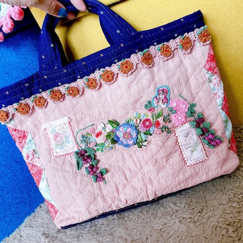 お花刺繍のトートバッグ　装飾バッグ