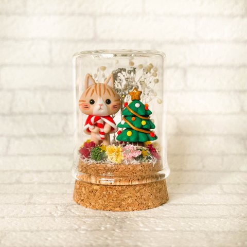 粘土　茶トラ猫さんとクリスマス　(ガラス瓶)