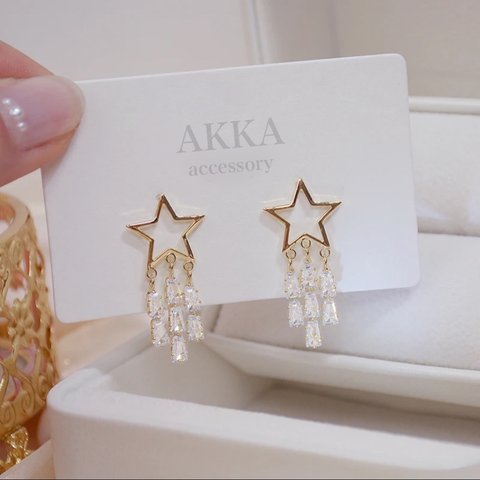 Shooting star bijou earrings    流れ星のビジューイヤリング　樹脂イヤリング樹脂ピアス金属アレルギーノンホールピアスゴールド