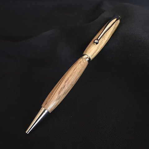 オーク材の木製ボールペン  ２ピース回転式（金具：クロームメッキ）