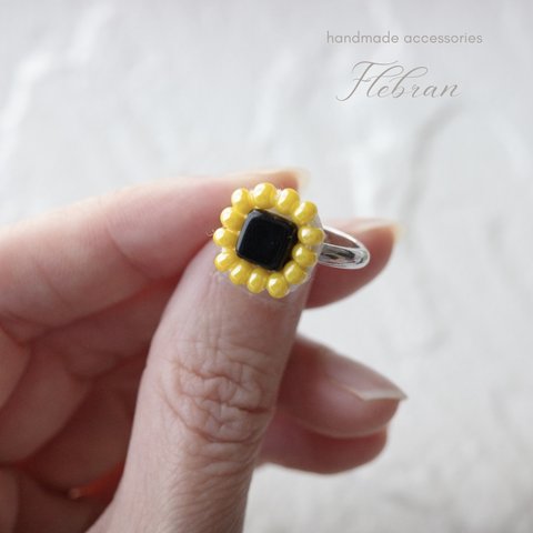 ビーズ刺繍リング　ブラック（Black）×イエロー（Yellow）　ハンドメイド