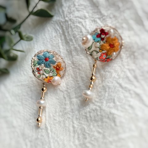 ［イヤリングorピアス］リバティ・お花刺繍アクセサリー（単品商品）