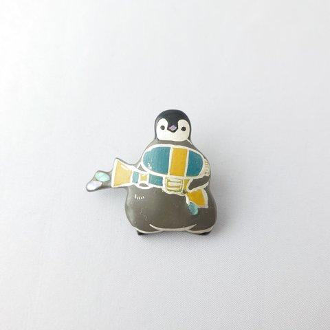 水遊び皇帝ペンギンひな 漆ブローチ