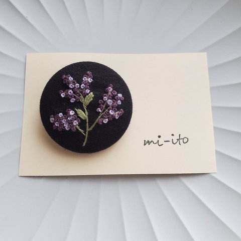 刺繍ブローチ🌷　no.010　くるみボタン   💛送料無料💛