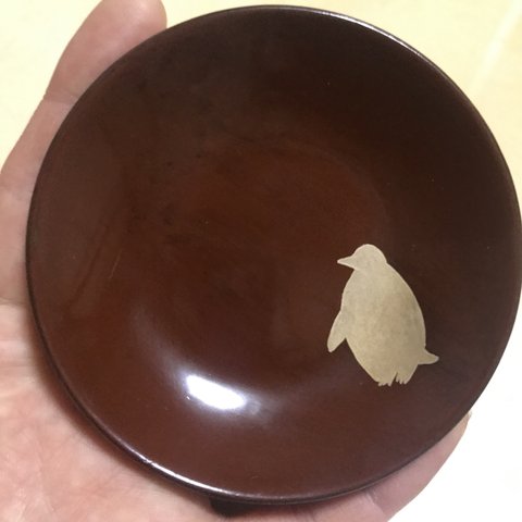 朱溜風豆皿（艶あり）　ペンギン