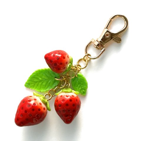熟れたていちごキーホルダー🍓《strawberry bag charm》《strawberry key ring》