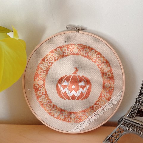 ハロウィン雑貨👻クロスステッチ刺繍　壁飾りタペストリー　光るカボチャ🎃