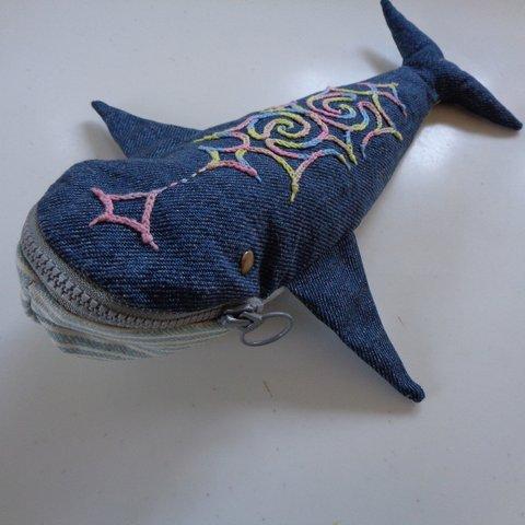 アイヌ刺繍・大人可愛い・クジラのポーチ、ペンケース、眼鏡ケース