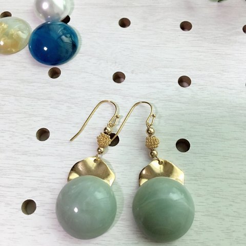 アクリルピアス