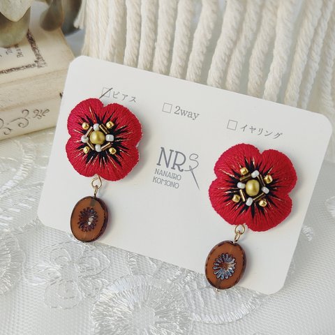 【ピアス】花刺繍　ビーズ刺繍　アレルギー対応　赤　レッド