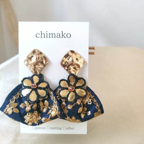 大ぶり一点物 インド刺繍リボンピアス