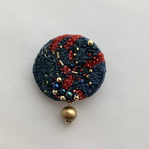 秋の新作コレクション　"秋のスモーキーred &blue " 刺繍ブローチ