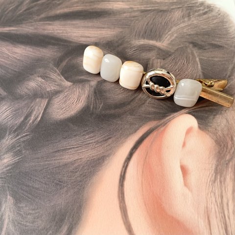 大人ストーンのヘアクリップ