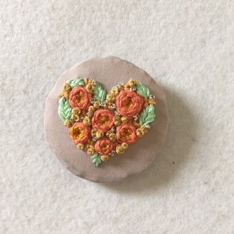 ハートお花刺繍ブローチ