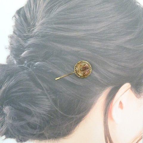 シェル風ボタンを使用したヘアピン（B）