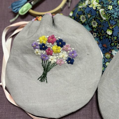 刺繍の丸底ポーチ☆花束