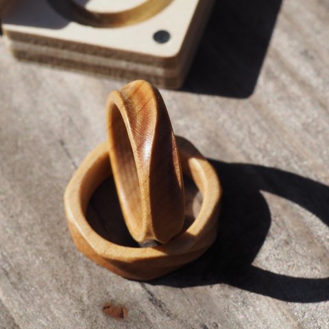  木の指輪  NAMI 6mmケース付き　(ウッドリング)  波柄　メープル材