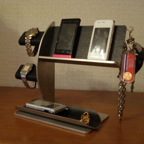 プレゼントに！ブラック腕時計2本・キー・携帯電話スタンド 《タバコ、ライター、メガネなども置ける大きな小物トレイ付き》　ak-desig