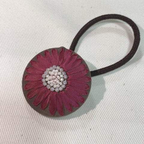 花刺繍ヘアゴム　ラズベリー🍓🥀　くるみボタン　秋冬カラー