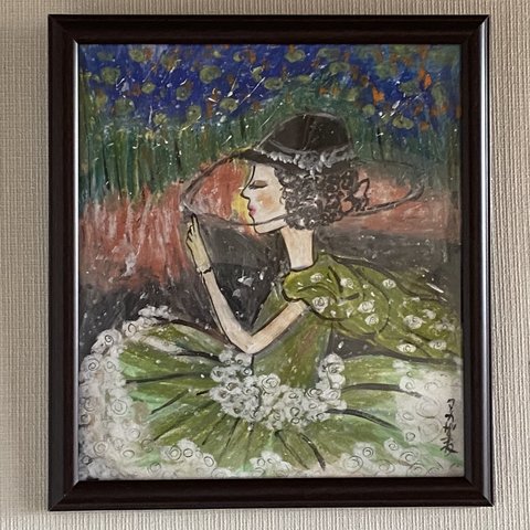 絵画 。壁掛け絵【夜光の蛍の火とピンクの花の海、緑のドレスを着た神秘的な少女】