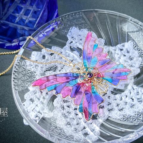 ステンドグラス蝶ネックレス〜夏花色〜（Necklace Stained glass of butterfly ～Summer flower～）