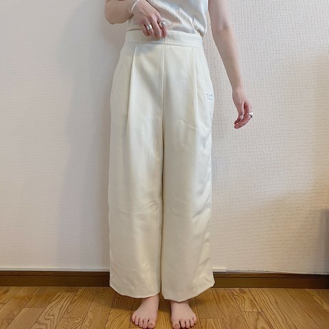 ナチュラルコーデに_𓍯シンプルなパンツ　natural white Wide bottoms