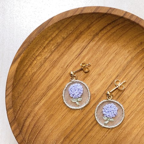 花刺繍ピアス