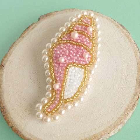 ゆめかわ貝殻のブローチ　（ピンク）ビーズ刺繍