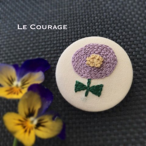 まるいお花の刺繍ブローチ