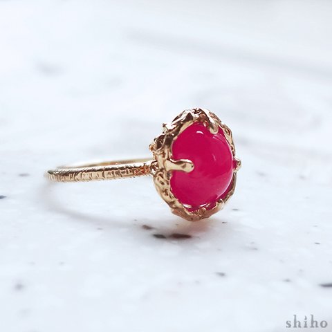 ビビッドカラーのリング【Melty ring＜Fuchsia pink Chalcedony＞】