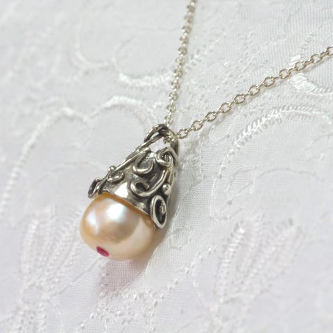 変形真珠のペンダントトップ&シルバーチェーン925