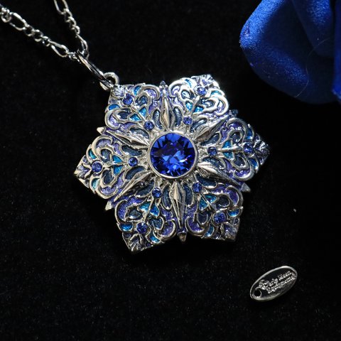 【Holyflake Amulet（サファイア）】ラッキーモチーフのお守りネックレス💎　(手鏡とポーチ付き）オリジナルパーツ使用