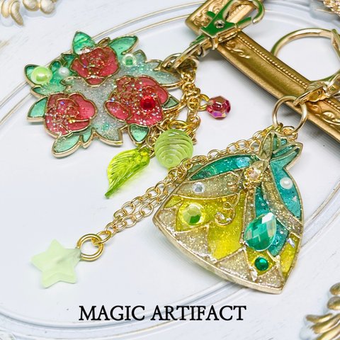 レジン✧キーホルダー ♡森の奥深くにある花と植物にあふれた王国の王女のグレイス・チャーム♡